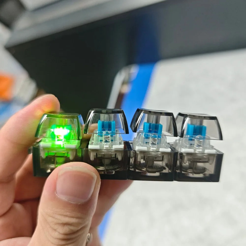 💥Mini Tastiera Meccanica Portachiavi 4 Tasti – Gadget Antistress